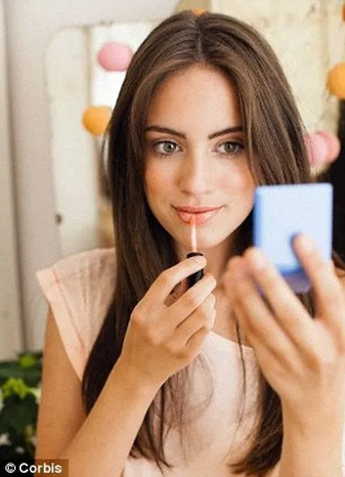 6 Trik Make Up Mudah yang Bisa Bikin Kamu Lebih Cantik Dalam 10 Menit Saja 12