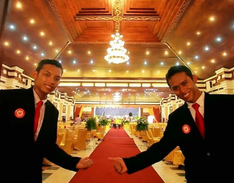 Tips Makan Gratis dan Enak di Kondangan Pengantin yang Gak Kamu Kenal 14