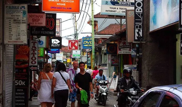 Kota-Kota Wisata Di Indonesia Yang Jadi Tujuan Favorit Turis Mancanegara 9