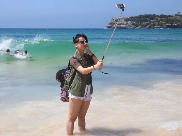 Tongsis Ajaib Ini Bikin Kamu Gak Selfie Kayak Jomblo Lagi 11