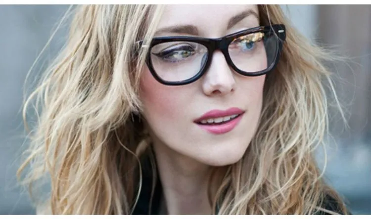 7 Tips Makeup agar Kamu Tetap Tampil Cantik dengan Kacamata 10