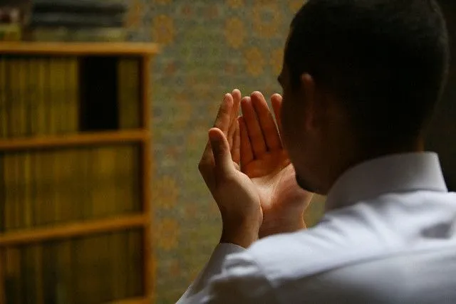 Kalau Agama Itu Urusan Pribadi Manusia Dengan Tuhannya, Kenapa Kita Harus Tanya