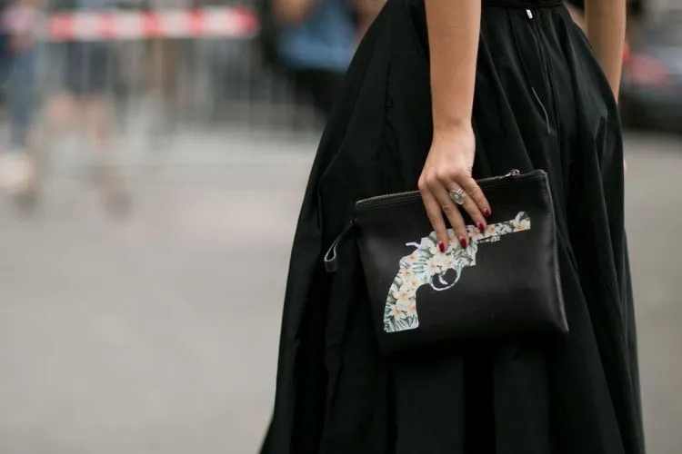 Menebak Kepribadian Seorang Perempuan Berdasarkan Tas yang Dia Kenakan 9