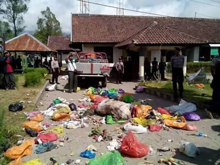 Sampah di Gunung Rinjani: Apakah Kita Akan Kehilangan Surga Karena Ulah Kita Sendiri? 7
