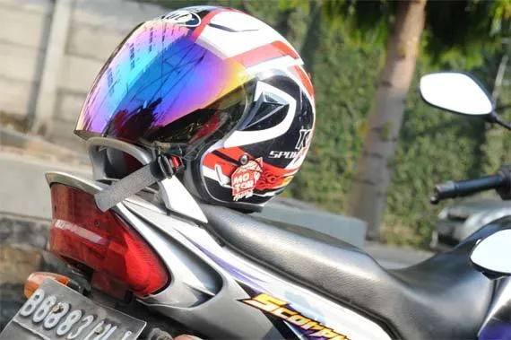 Dengan Menerapkan 9 Tips Ini, Helm Kesayanganmu Tak Akan Mudah Rusak dan Bau Apek Lagi 10