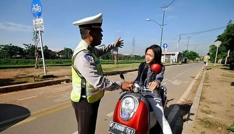 Berbagai Ulah Pengguna Jalan Raya yang Bikin Kamu Emosi 28