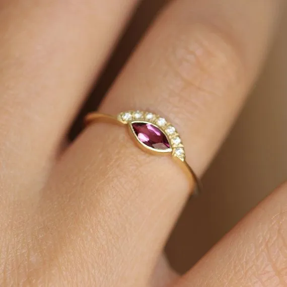 Batu Akik Tak Selamanya Norak. 8 Desain Cincin Ini Membuatnya Jadi Manis dan Berkelas 11