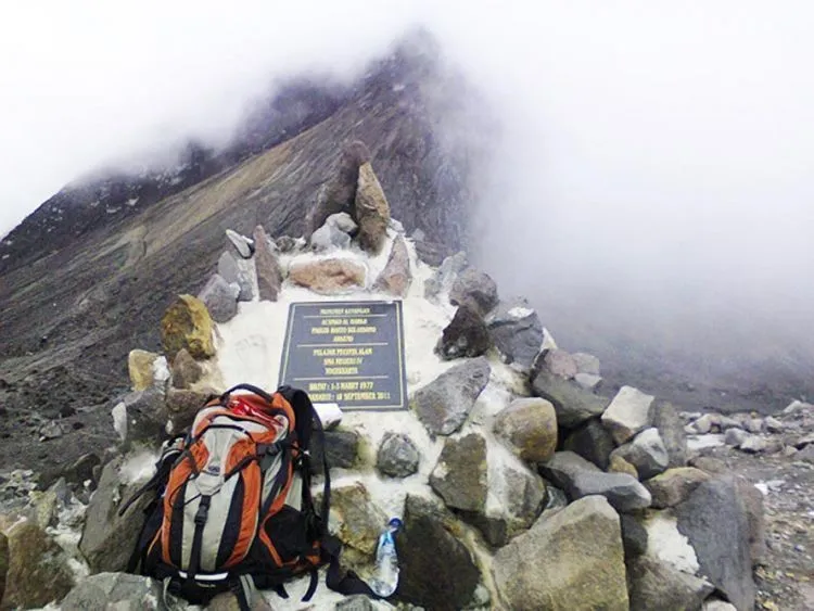 Stop Meremehkan Gunung! Kamu Terlalu Berharga Untuk Mati Konyol di Sana 6
