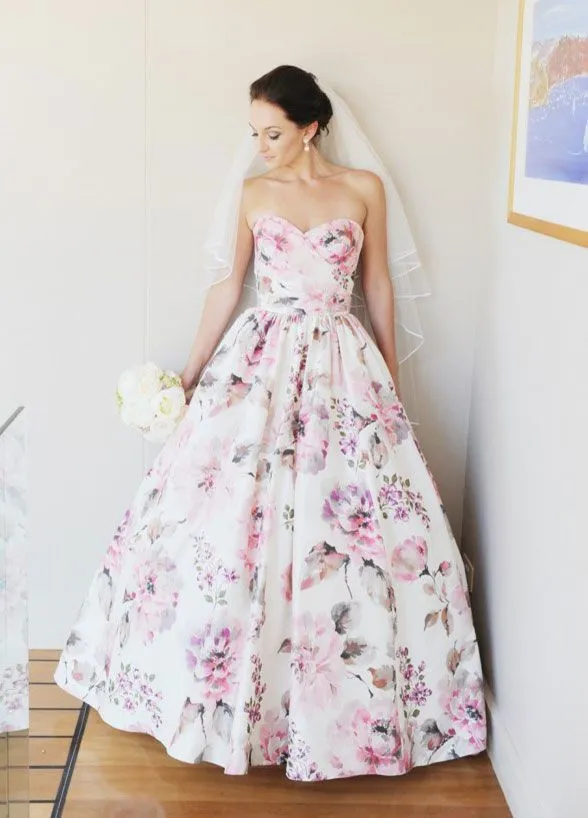 Dengan 11 Gaun Pengantin Ini, Kamu Bisa Secantik Putri di Hari Pernikahan Nanti 17