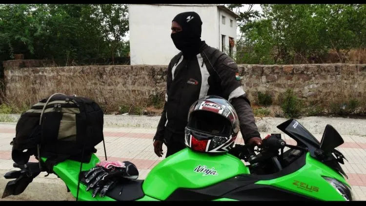 Dengan Menerapkan 9 Tips Ini, Helm Kesayanganmu Tak Akan Mudah Rusak dan Bau Apek Lagi 12