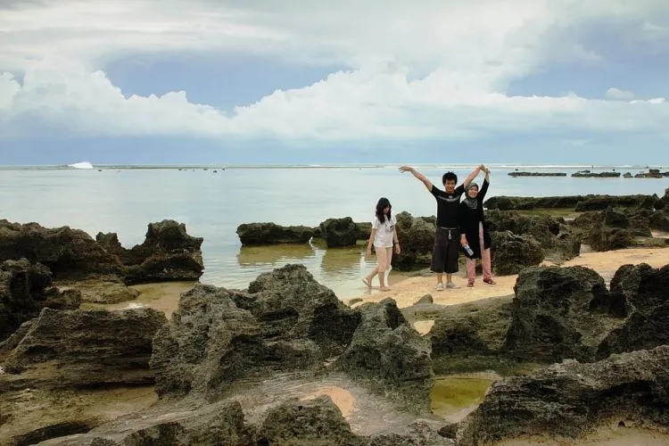 10 Pantai Paling Kece di Banten dan Jawa Barat yang Bakal Bikin Kamu Ketagihan Jalan-Jalan 15