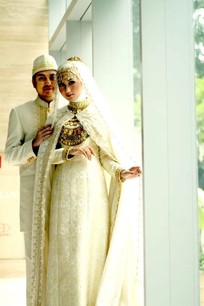 Dengan 11 Gaun Pengantin Ini, Kamu Bisa Secantik Putri di Hari Pernikahan Nanti 18