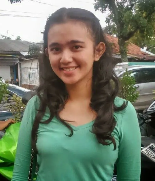 Setelah Heboh Penjual Getuk Cantik, Kini Ada Loper Koran, Aktivis Dan Petani Cantik 19