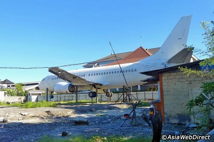 Parkir Mobil Di Halaman Mungkin Sudah Biasa, Parkir Pesawat Boeing 737 Baru Luar Biasa! 13