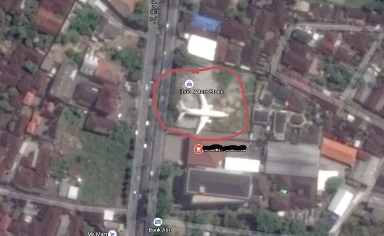 Parkir Mobil Di Halaman Mungkin Sudah Biasa, Parkir Pesawat Boeing 737 Baru Luar Biasa! 10
