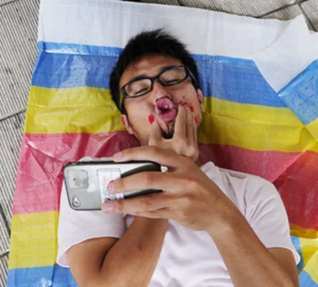 7 Tips Selfie Buat Para Tuna Asmara yang Gak Pengen Kelihatan Jomblo 20