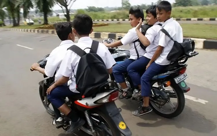 Berbagai Ulah Pengguna Jalan Raya yang Bikin Kamu Emosi 27