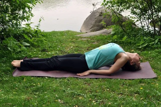 8 Gaya Yoga yang Ampuh Menghalau Bahaya Kesehatan Buatmu yang Duduk Terlalu Lama 16