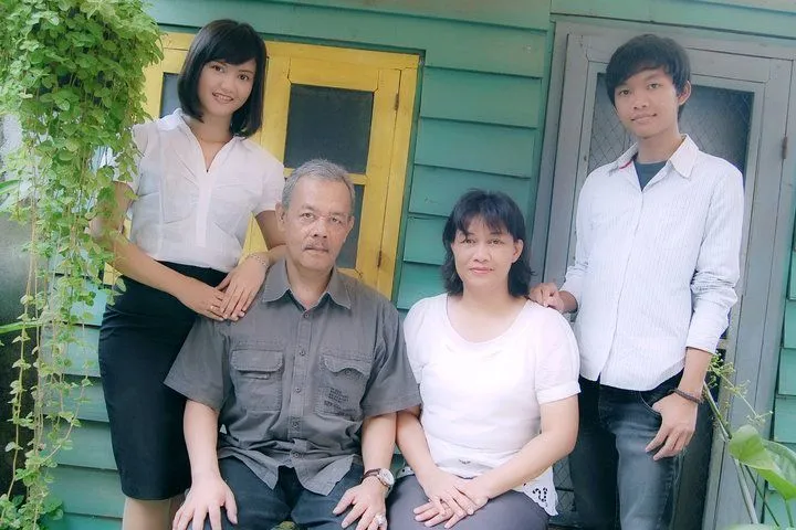 Ayah dan Ibu, Bersediakah Kalian Membuka Lebar Pintu Restu Untukku Pergi Merantau? 8