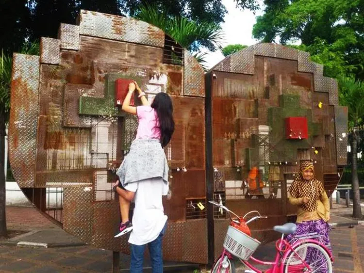 Jangan Ngaku Pergi ke Jogja Kalau Belum Pernah ke Titik Nol Kilometernya! Ini Hal-hal yang Bisa Kamu Lakukan di Sana 14