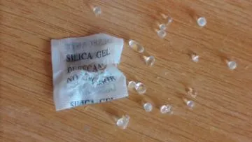 Meski Sering Dibuang Sia-Sia, Silica Gel di Kardus Belanjaanmu Punya 10 Fungsi Ajaibnya