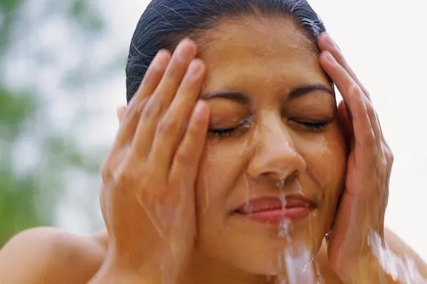 8 Tahapan Facial A La Rumahan yang Bikin Kulitmu Sehalus Hasil Perawatan di Klinik Kecantikan 15