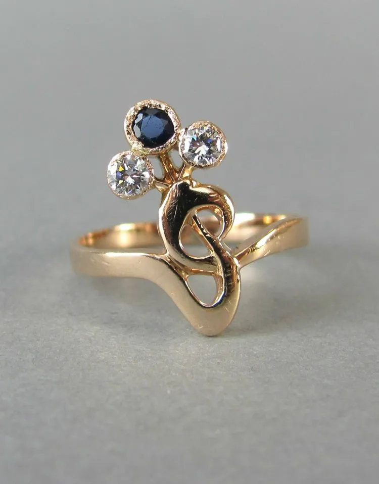 Batu Akik Tak Selamanya Norak. 8 Desain Cincin Ini Membuatnya Jadi Manis dan Berkelas 9