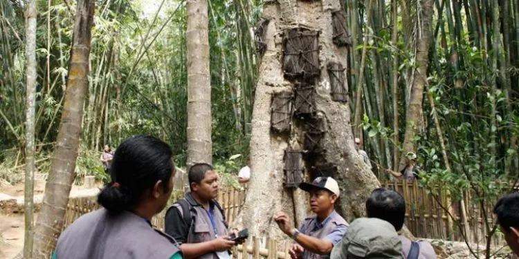Alih-Alih Bikin Ngeri, Makam-makam Ini Jadi Destinasi Wisata yang Layak Kamu Sambangi 20