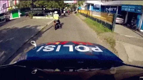 Distop Polisi Karena Gak Pake Helm, Anak SMP Ini Nangis Guling-guling Di Jalan 13