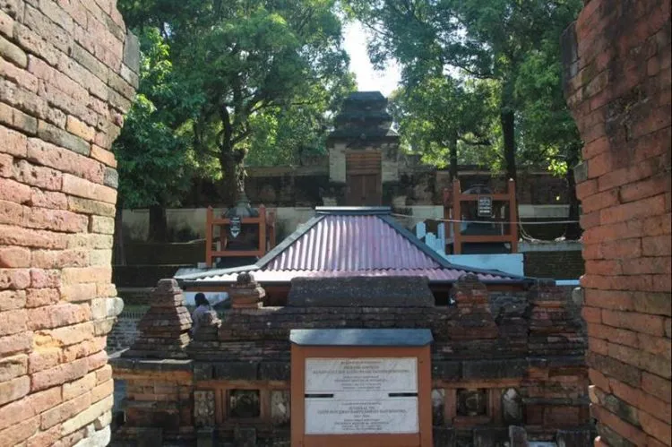 Alih-Alih Bikin Ngeri, Makam-makam Ini Jadi Destinasi Wisata yang Layak Kamu Sambangi 18