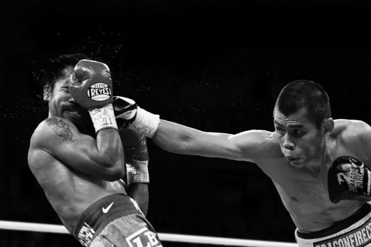 Setelah Kalah Dari Mayweather, Pacman Dihajar KO oleh Chris John! 14