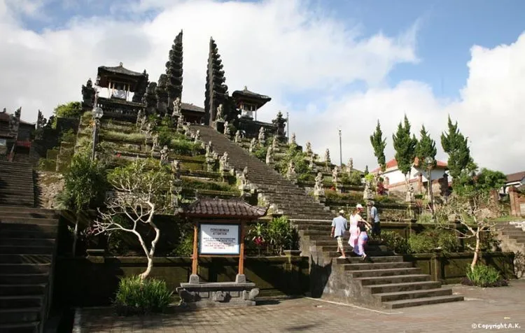 8 Modus Tourist Scams Ini Layak Diperhatikan, Biar Travelingmu Aman dan Nyaman 9