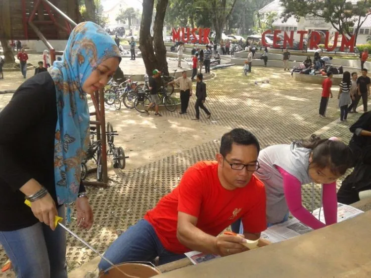 Pernah Makan Sehari Sekali Hingga Tak Sanggup Bayar Biaya Kelahiran Anaknya, Inilah Sekelumit Kisah Sukses Ridwan Kamil 12