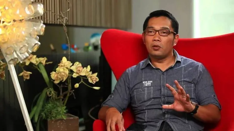 Pernah Makan Sehari Sekali Hingga Tak Sanggup Bayar Biaya Kelahiran Anaknya, Inilah Sekelumit Kisah Sukses Ridwan Kamil 14