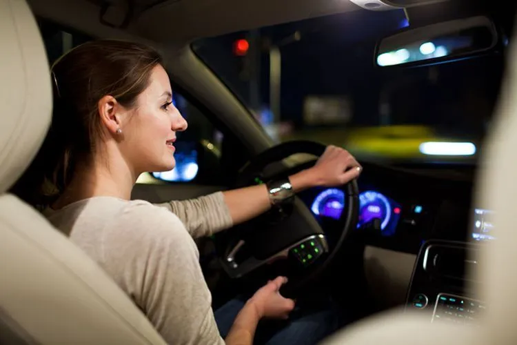 Supaya Tak Kena Begal Atau Dicegat Setan, 10 Tips Ini Bisa Membantu Para Cewek yang Harus Pulang Malam 19