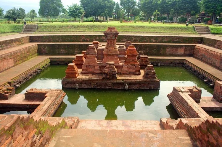 Tempat Wisata di Mojokerto, Bernuansa Alam & Sejarah 18 Tempat Wisata di Mojokerto