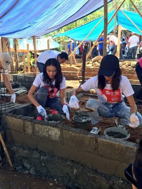 Setelah Heboh Penjual Getuk Cantik, Kini Ada Loper Koran, Aktivis Dan Petani Cantik 15