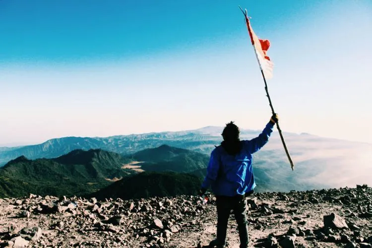 Panduan Tuntas Mendaki Sampai Mahameru, Puncak Abadi Para Dewa 20