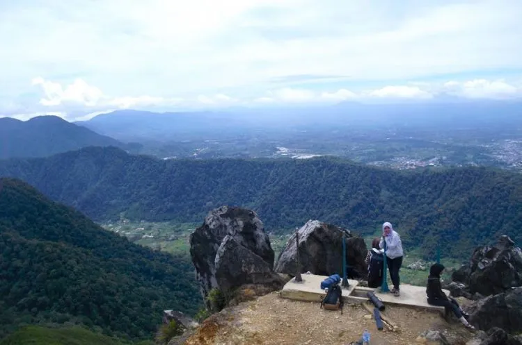 Sebelum Menjamahi Puncak-puncak Tertinggi, Tantang Dulu Dirimu Lewat 14 Gunung Ramah Daki Ini 26