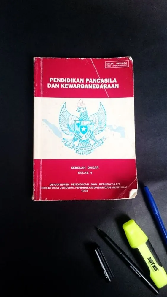 Cover buku yang membawamu ke jaman 90an