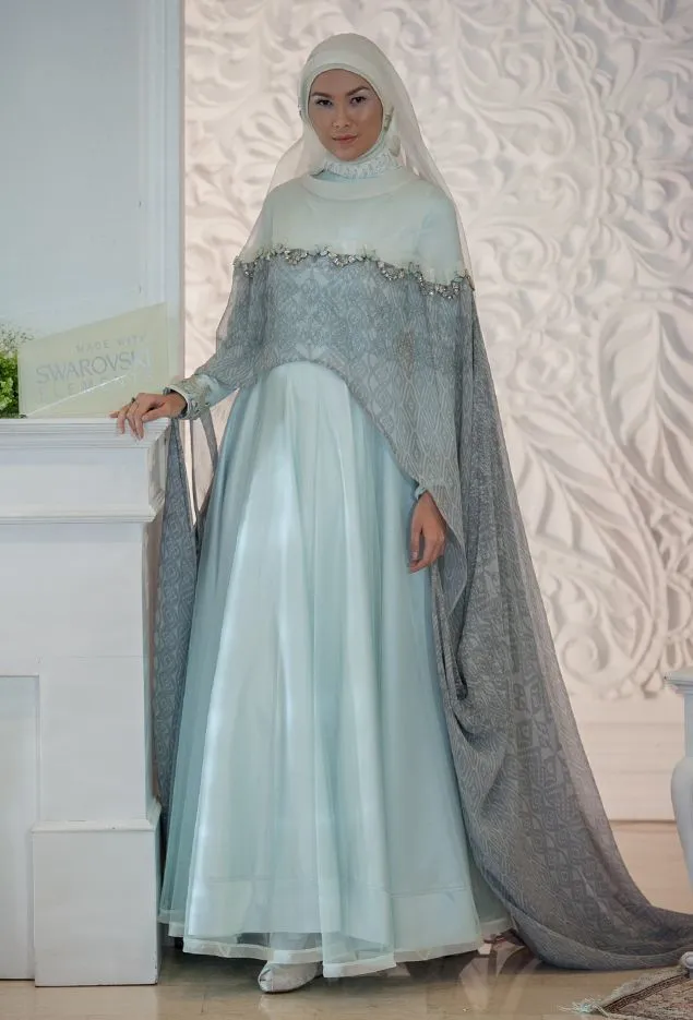 12 Gaun Pernikahan yang Bisa Membuatmu Tampil Anggun Dengan Jilbab di Kepala 22