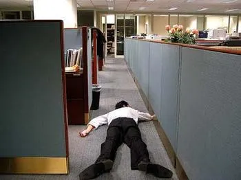 12 Pose Aman yang Bisa Jadi Panduan Agar Tidur Siang Di Kantor Bisa Senyaman Di Ranjang 24