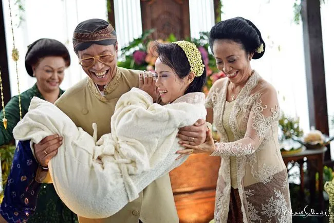 Meski Ribet, Pernikahan Adat Jawa yang Rumit Justru Bikin Hari Terindah Dalam Hidupmu Selalu Terkenang 19