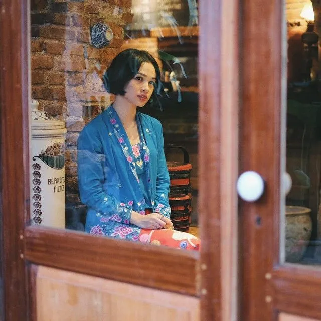 7 Tips Padu Padan Kebaya Kutu Baru, Warisan Nenek Moyang yang Bisa Bikin Penampilanmu Makin Ayu 10