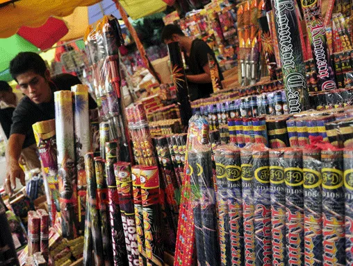 Penjual petasan bermunculan