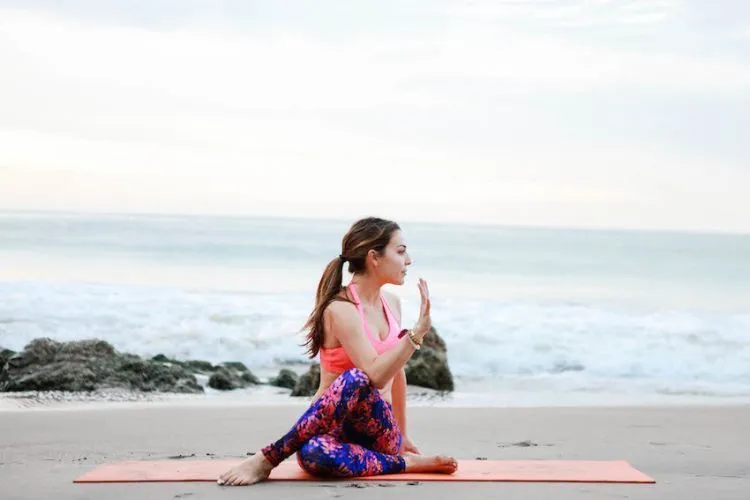 6 Gaya Yoga Sederhana Buat Kamu yang Ingin Mendaki Gunung 11