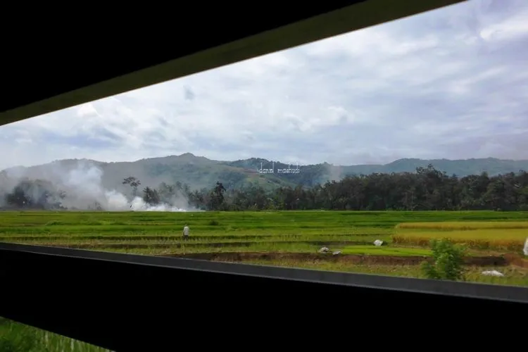10 Alasan yang Bikin Kita Susah Move On Dari Traveling Pakai Kereta Api 20