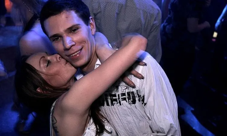 7 Keistimewaan Cowok Nggak Romantis yang Layak Dijadikan Partner Hidup Sampai Nanti 8