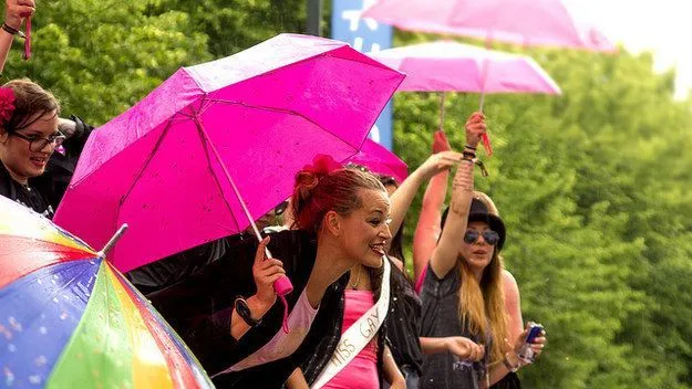 Buat Apa Ributin Perkawinan Sejenis? Di Indonesia Malah Sudah Bisa Nikah Sama Peri #LoveWins 19