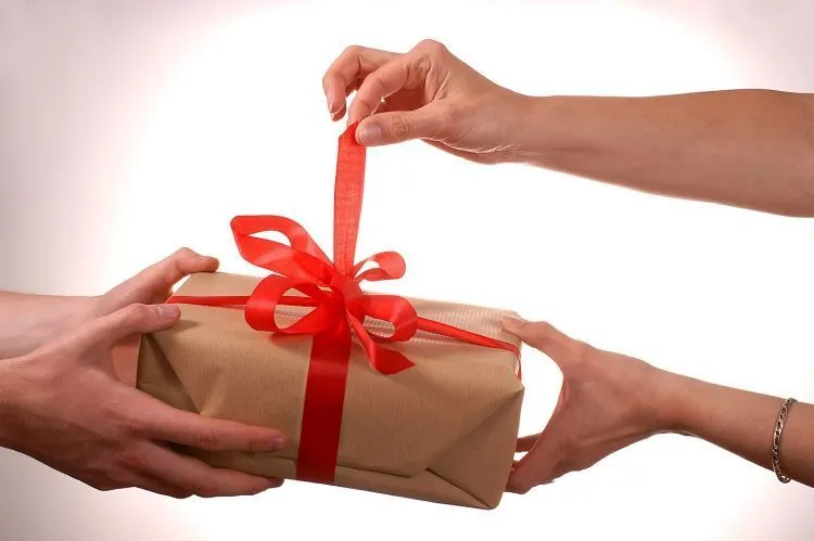 Selamat Hari Mantan Sedunia, Guys... Hadiah Dari Mantan Enaknya Diapain, Ya? 14